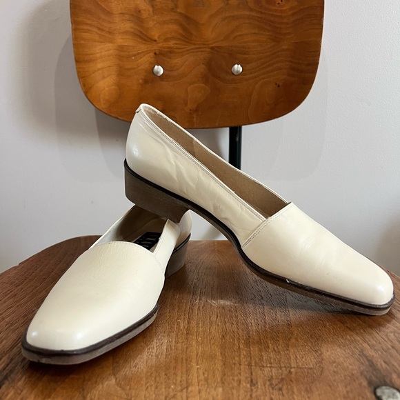 VINTAGE Amalfi Cream Loafers - Picture 2 of 10